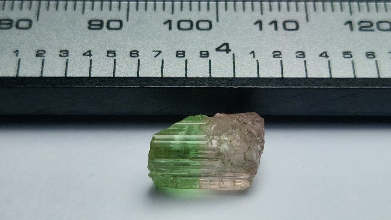 5 ct Bicolour Green Pink Tourmaline from Nigeria — view 2